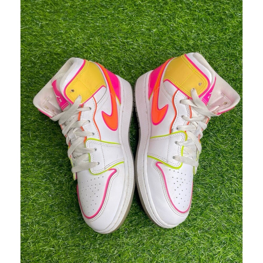 Air Jordan 1 Mid Edge Glow Size Kid's 5.5Y - Picture 4 of 6